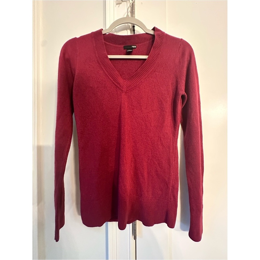 HM Womens V-Neck Sweater Berry Red Slim Fit Soft Knit Size S